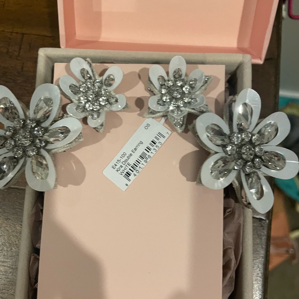 BRAND NEW IN BOX Mignonne Gavigan Kira double statement earrings in white 🤍 - Picture 5 of 8
